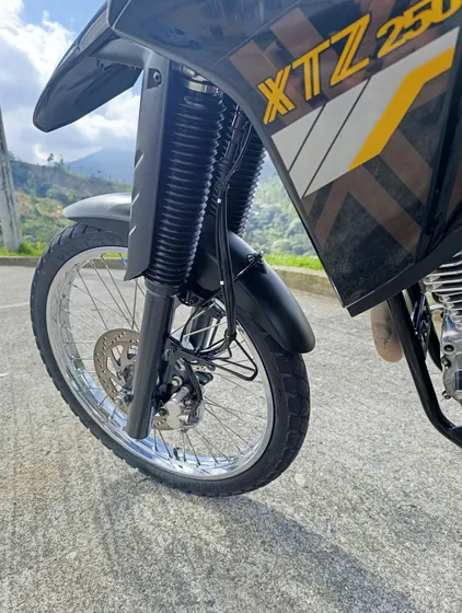 Xtz 250 Modelo 2023 Papeles Octubre Exelente Estado Traspaso