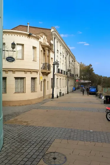 Exclusiva Casona Comercial Remodelada En Barrio República.