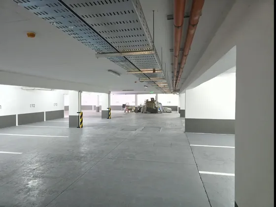 Estacionamiento En Subterráneo Dentro De Edificio Residencia