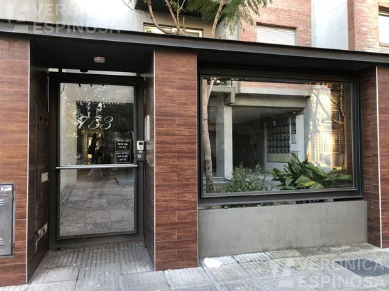 Departamento De Un Ambiente En Alquiler - Moron, Con Cochera