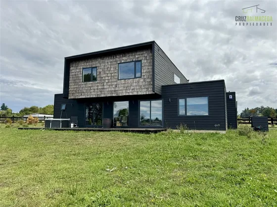 Casa En Venta De 3 Dorm. En Puerto Varas