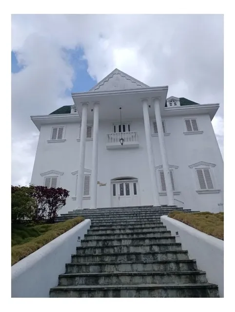 Hermosa Casa Estilo Georgiano Ubicada En La Tahona Urbanización Las Esmeraldas Por $598.000