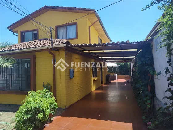 Casa En Venta De 4 Dorm. En La Florida