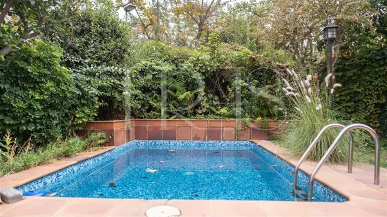 Casa En Venta De 5 Dorm. En Las Condes