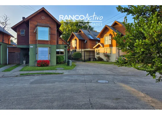 Casa En Venta De 3 Dorm. En Valdivia