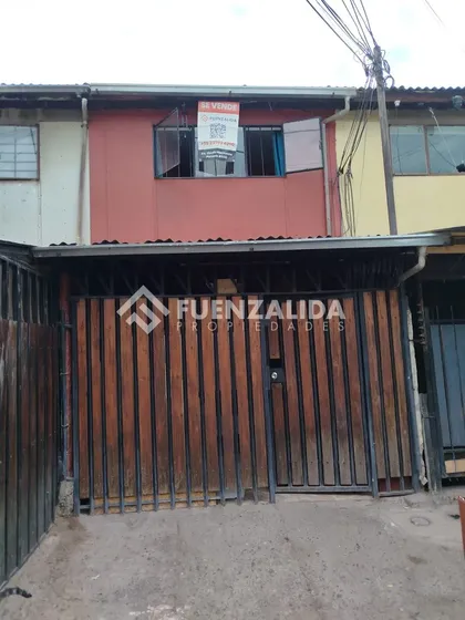 Casa En Venta De 2 Dorm. En La Florida