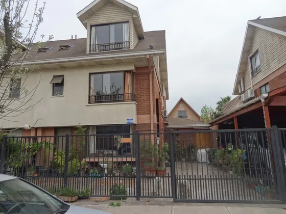 Casa De 4d, 4b Y 3 Pisos, Ubicada En Microbarrio Huechuraba