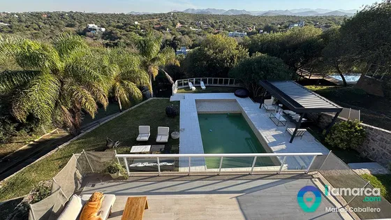 Exclusiva Casa Inteligente En Cuatro Hojas De 5 Dormitorios  680 M² De Confort, Diseño Y Tecnología