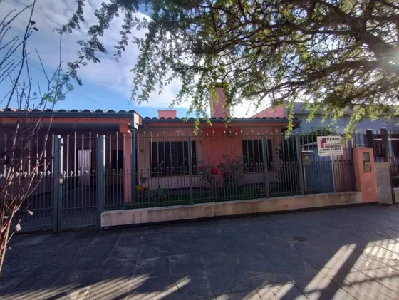 Excelente Casa De3 Habitaciones En Venta - Cosquin Cordoba