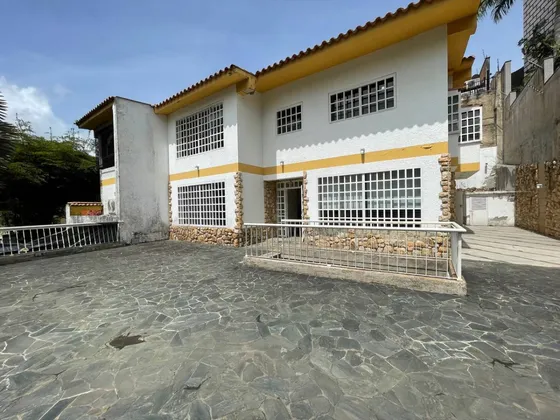 Amplia Casa En Venta Urb. Miranda, Negociable!. 25-14353 Ec