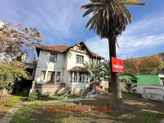 Casa En Venta De 6 Dorm. En Ñuñoa