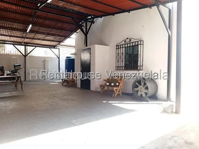 Excelente Casa En Venta Con Alto Potencial De Inversión En Guaicaipuro. Fabiola. Mls #25-22722.