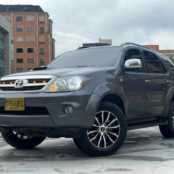 Toyota Fortuner 3.0 Sr5