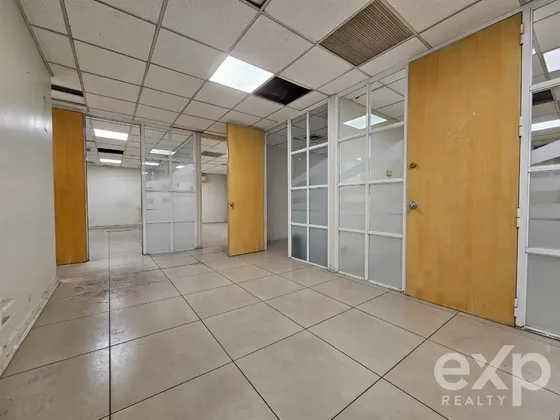 Local Comercial En Arriendo El Golf 331,72 M2