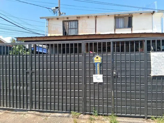 Casa En Venta De 3 Dorm. 1 Baño En Puente Alto