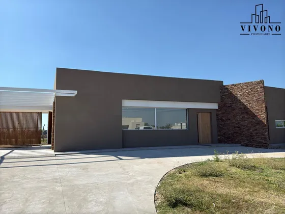 Casa En Venta En Barrio San Sebastián Área 1 - A Estrenar