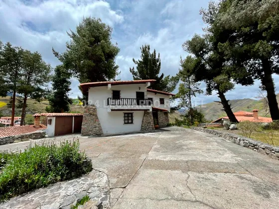 Se Vende Casa Con Terreno De 1170 M2 En Apartaderos, Mérida