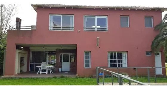 Casa En Venta - 4 Dormitorios 5 Baños - 500mts2 - Pilar