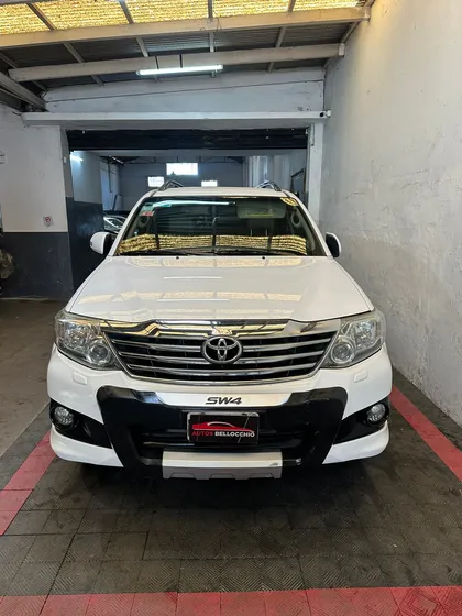 Toyota Hilux Sw4 2.7 Srv Cuero Vvti 4x2 4at 5 Asientos