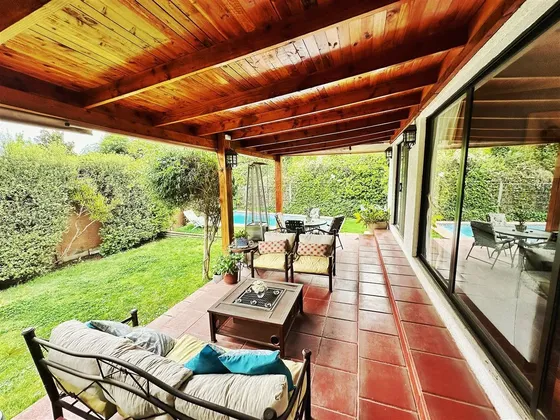 Casa En Venta De 5 Dorm. En Huechuraba