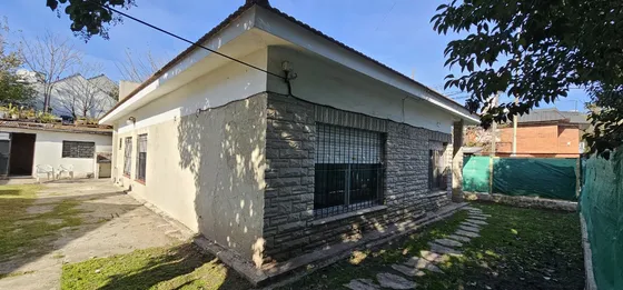 Chalet 5 Ambientes En Alquiler - Moron Norte