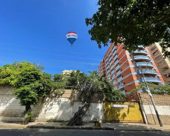 Terreno En Calle Campo, Con Zona Residencial, Natural, Con Vista A La Calle