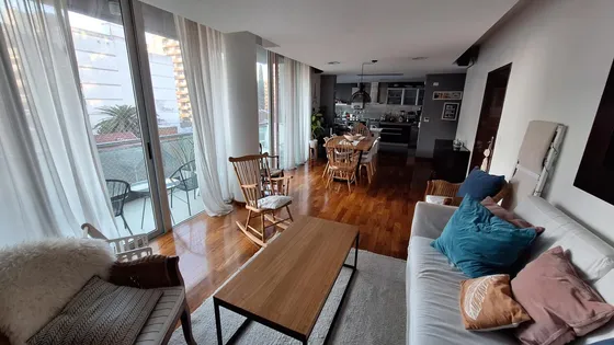 Venta De Departamento De Categoría 4 Amb / 2 Cocheras - Quilmes Centro