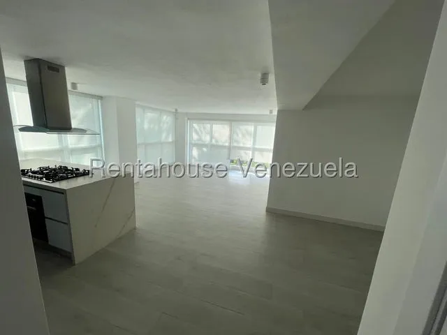 Apartamento En Venta En Edificio Nuevo En Los Naranjos De Las Mercedes. 25-21316