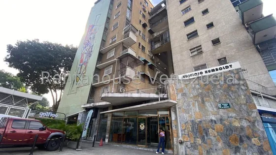 Apartamento En Alquiler Altamira 25-5948