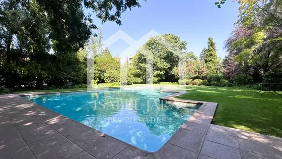Piso De Categoría 3d/4b/sala Estar Gran Jardín - San Damian