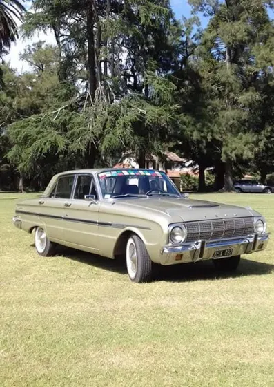 Ford Falcon Deluxe