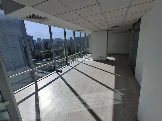 Arriendo Oficina 118 M2. Vitacura
