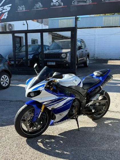 Yamaha R1 Crossplane I4
