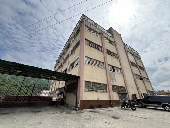 En Venta Piso Industrial (pb). Zona Industrial De Ruiz Pineda