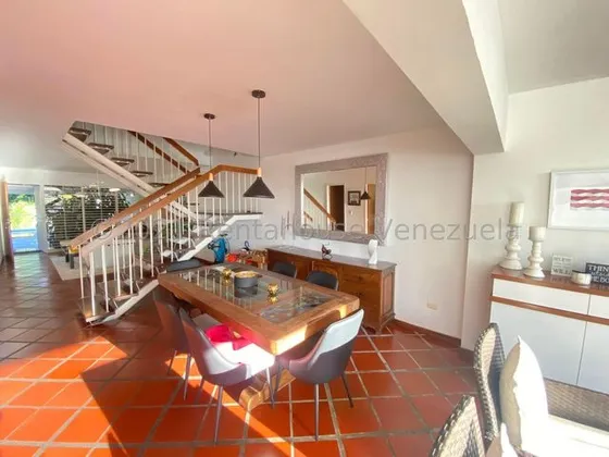 Casa Remodelada 260m2 En Colinas De La California / Macaracuay 22-6098 Katiuska Quevedo