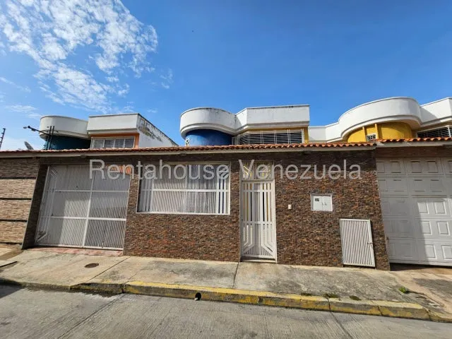 Townhouse En Venta La Morita I Urb Villas Tropicales 25-20450 Apd