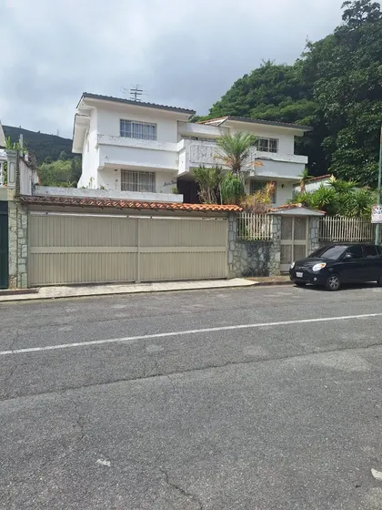 Venta Casa En La Trinidad Calle Cerrada