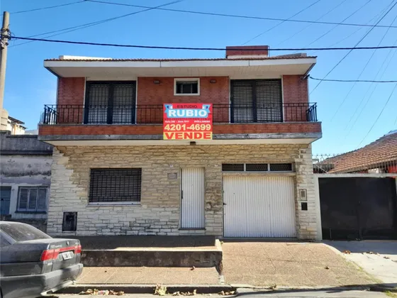 Casa 5 Ambientes Con Cochera,balcón, Patio Y Terraza!!