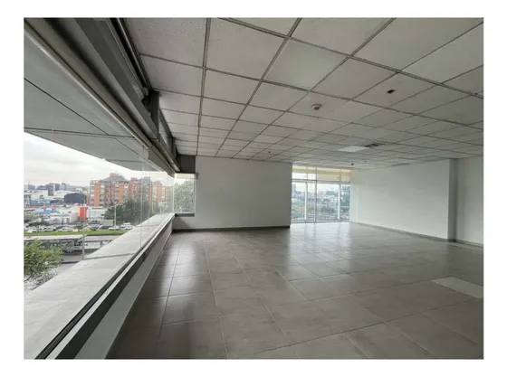 Oficina De 592 M2 En Arriendo, Chico Norte