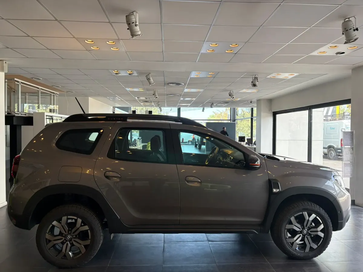 Renault Duster Iconic 1.3T CVT5655937103285657611