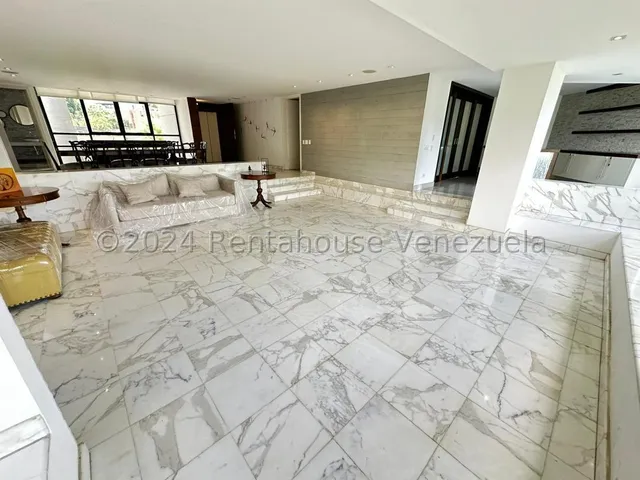 Espectacular Apartamento Completamente Remodelado Con Grandes Ventanales, Calle Cerrada 25-571