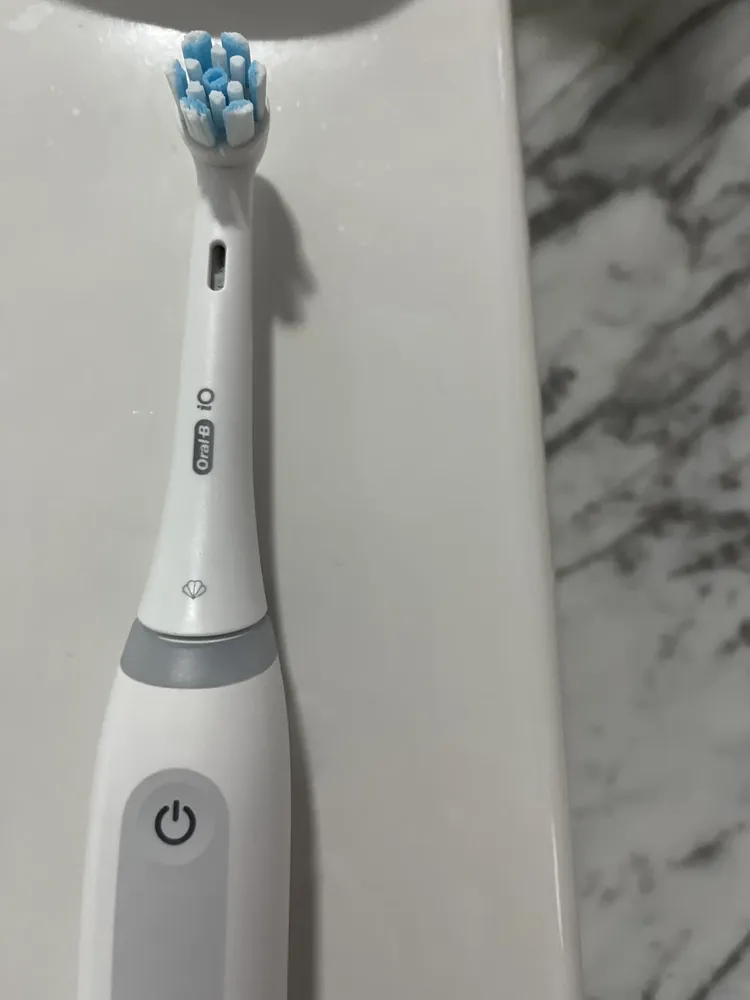 Oral-B Escova de dentes elétrica sônica iO Series 4 Cor Branco