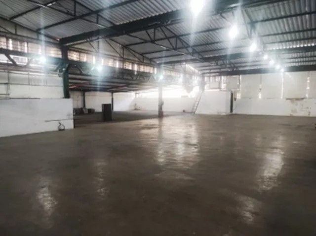 Alquilo Galpón (planta Industrial) De 781 M2 En La Zona Baja De La Yaguara. E. Waldemar