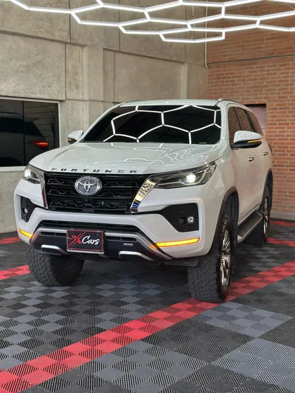 Toyota Fortuner .