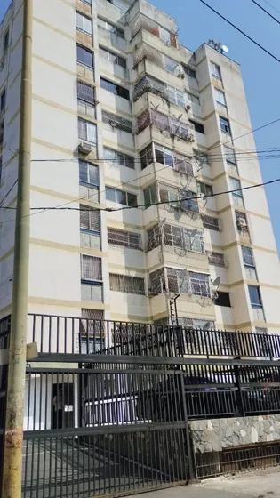 En Venta Local Comercial En La Urb. Prado De María Calle El Carmen, Parroquia Santa Rosalía, Pb Edif. Luisa Argentina A Pocos Metros De La Iglesia La Milagrosa. Ma. Fda. Varela