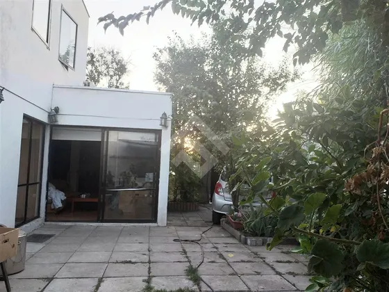 Casa En Venta De 4 Dorm. En Peñalolén