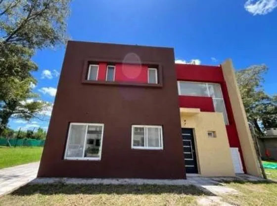 Casa En Venta - 3 Dormitorios 2 Baños - 350mts2 - Francisco Álvarez