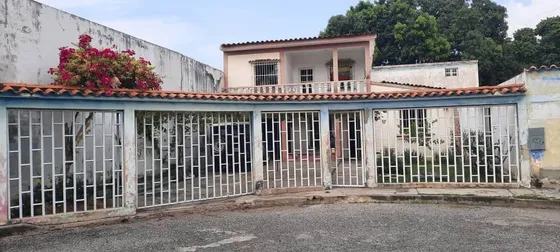 Casa En Venta En Los Caobos, Valencia. Inmobiliaria Maggi 2056