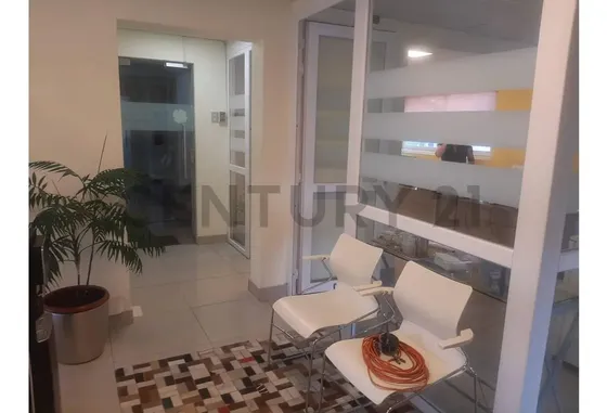 Oficina Remodelada En Providencia - Semi Amoblada