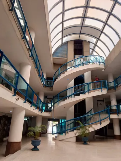 Alquiler De Locales Y/o Venta Total C.c Viñedo Plaza (sc)